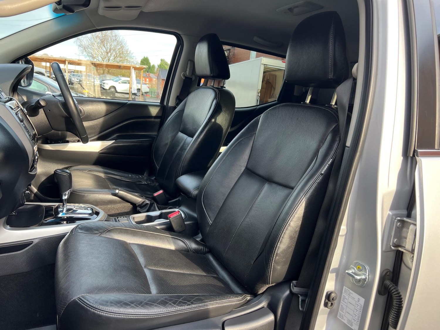 Used Nissan Navara 2018 for sale - 77202430: Photo 32