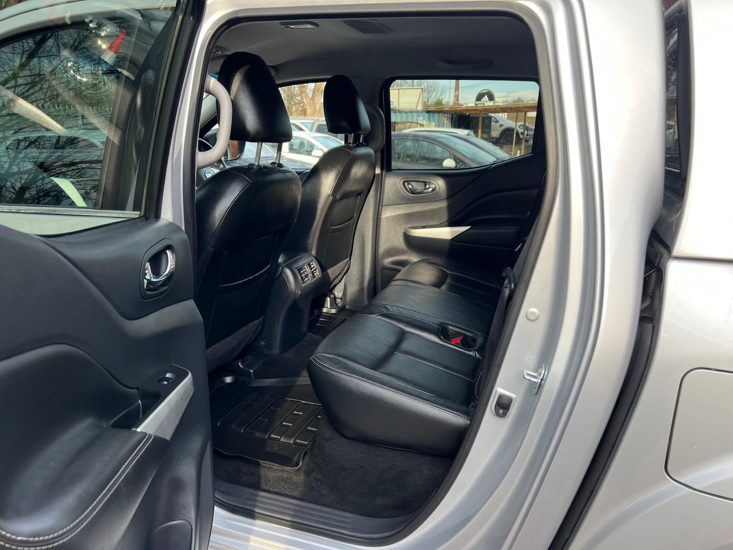 Used Nissan Navara 2018 for sale - 77202430: Photo 34