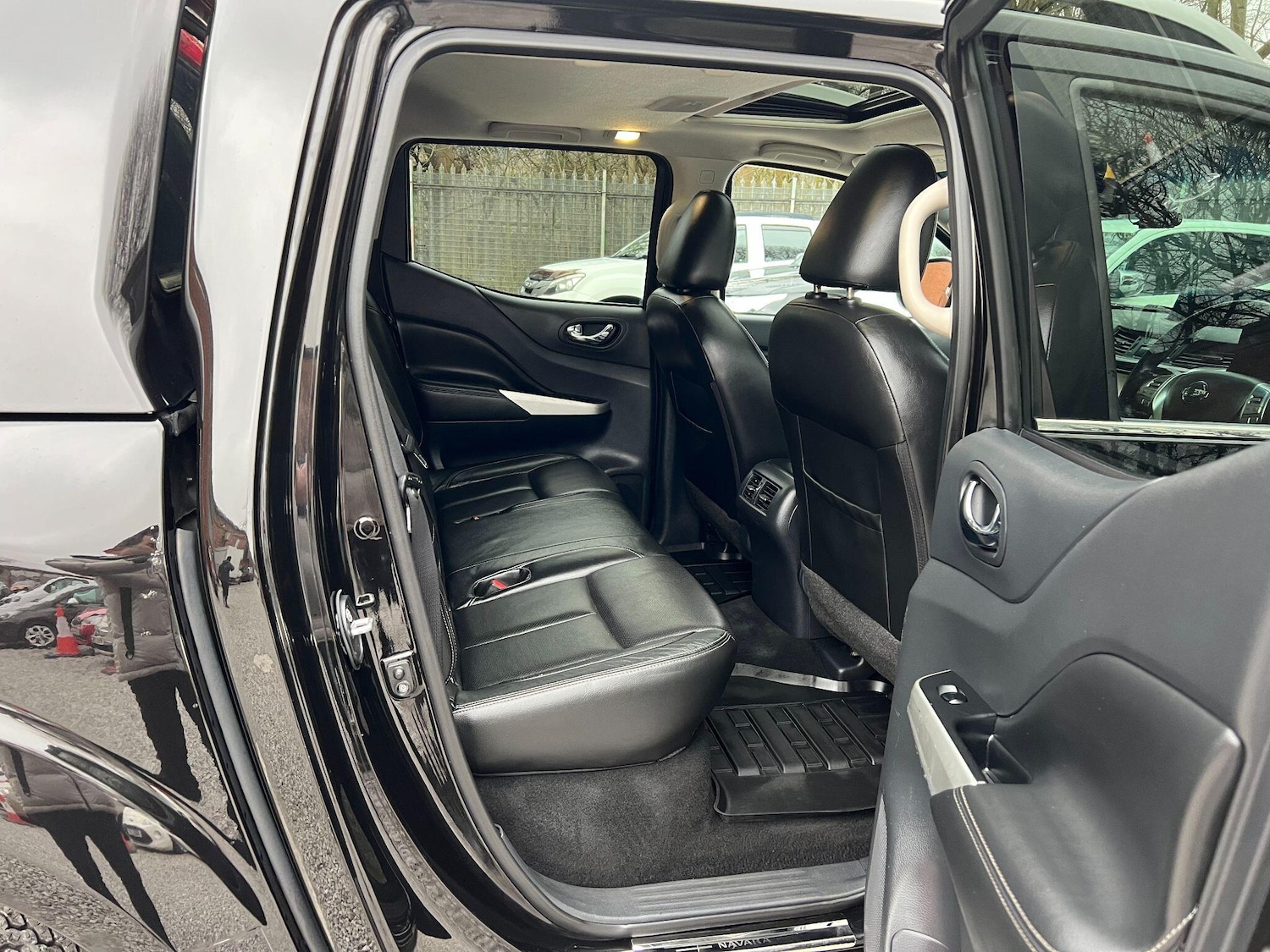 Used Nissan Navara 2016 for sale - 77426074: Photo 41