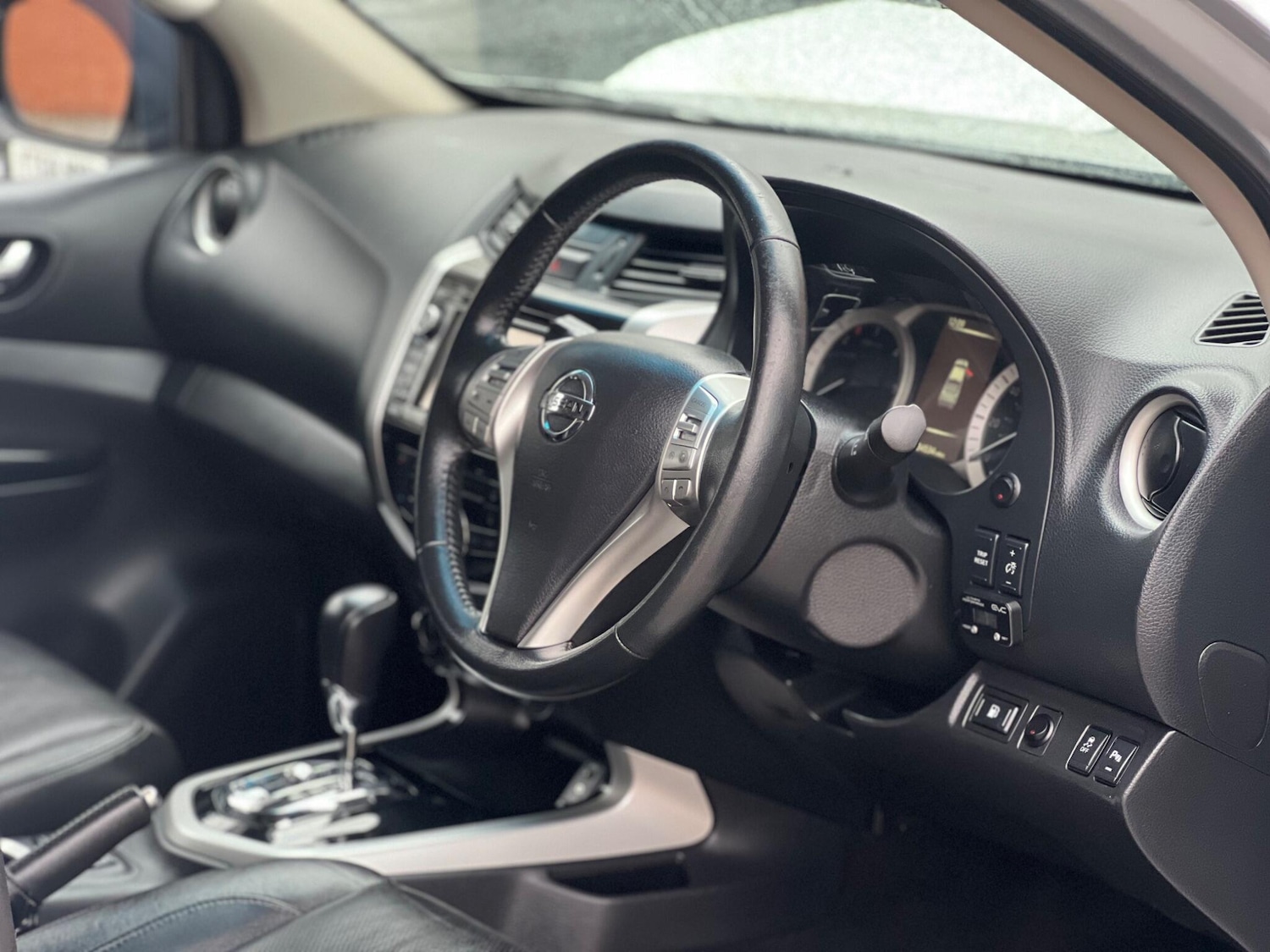 Used Nissan Navara 2017 for sale - 77155316: Photo 17