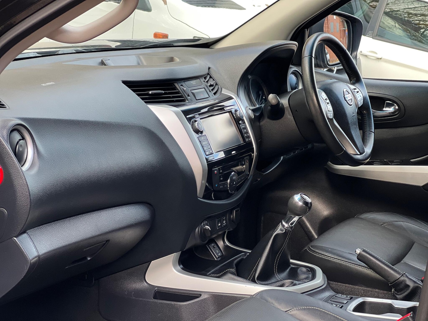 Used Nissan Navara 2017 for sale - 76440549: Photo 33