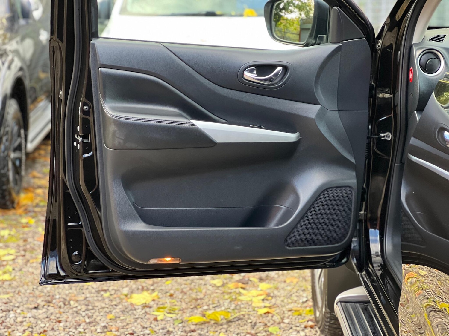 Used Nissan Navara 2017 for sale - 76440549: Photo 35