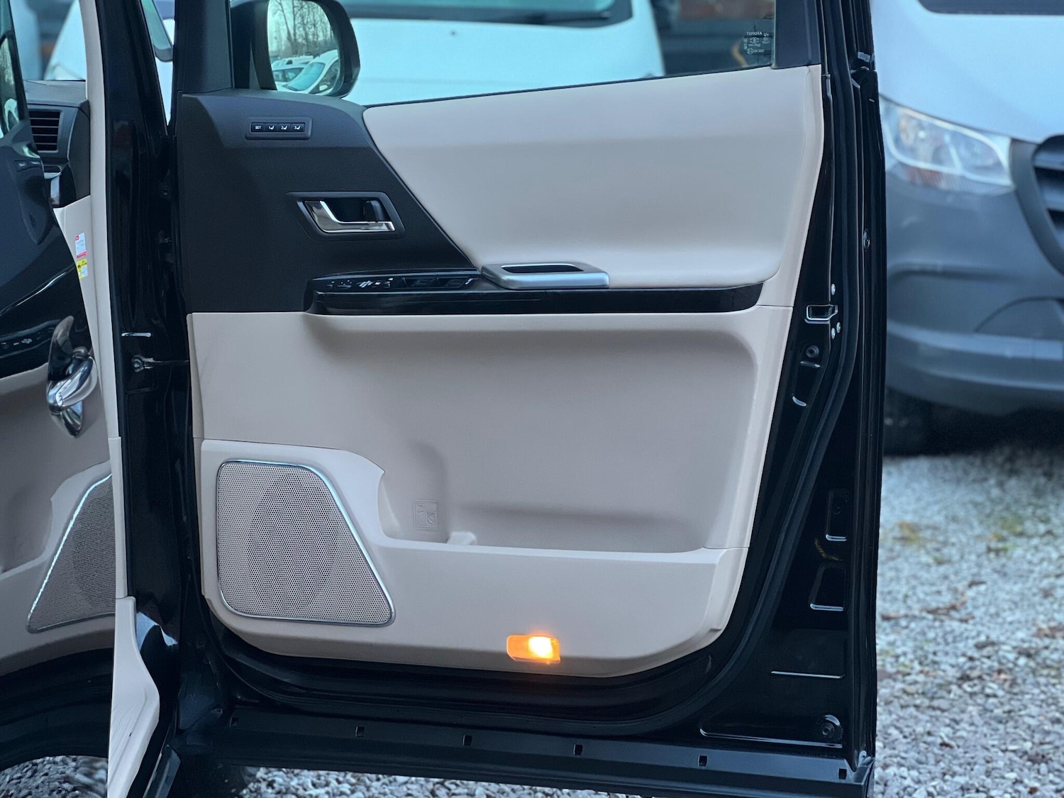 Used Toyota Alphard 2025 for sale - 77040959: Photo 26