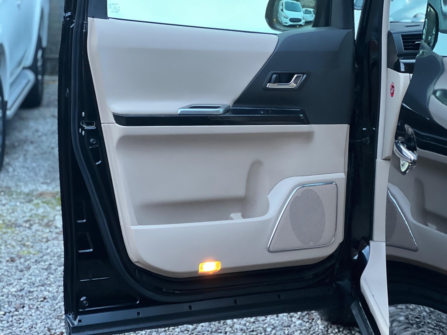 Used Toyota Alphard 2025 for sale - 77040959: Photo 32