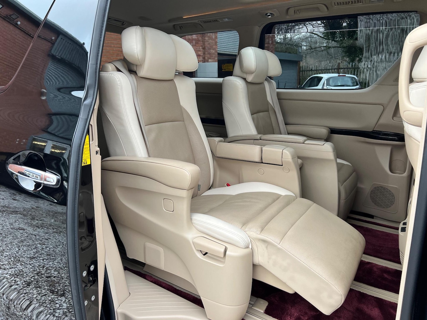 Used Toyota Alphard 2025 for sale - 77040959: Photo 46