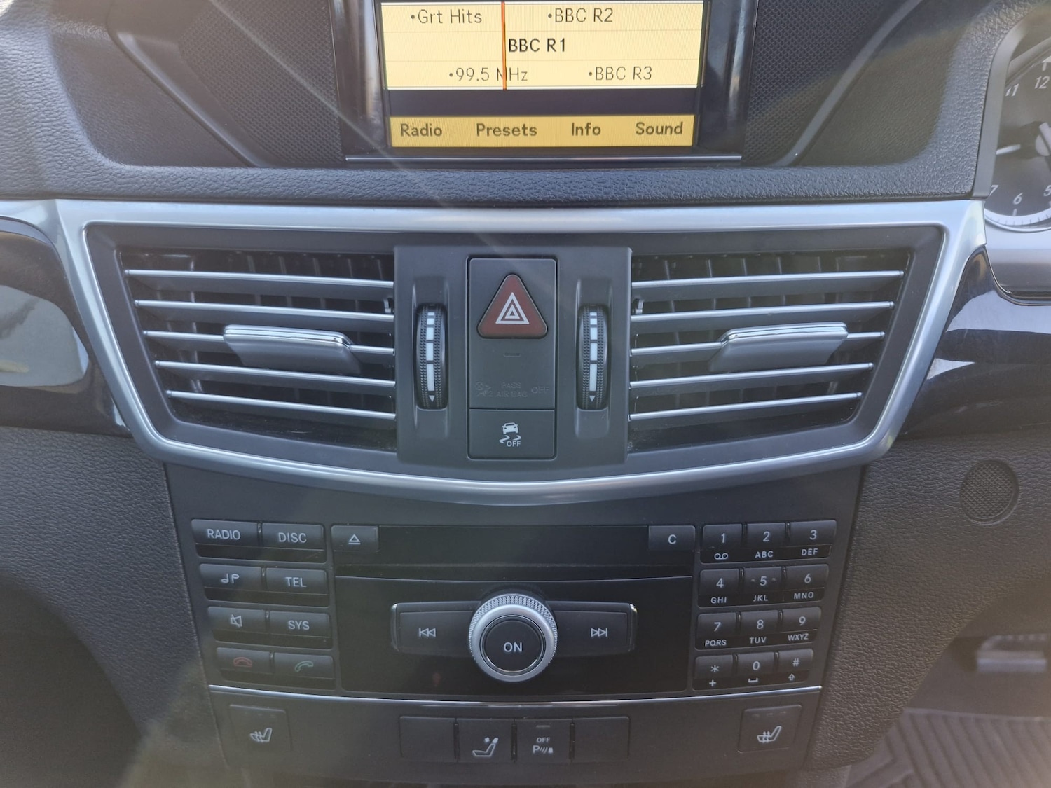 Used Mercedes-Benz E Class 2010 for sale - 77608108: Photo 16