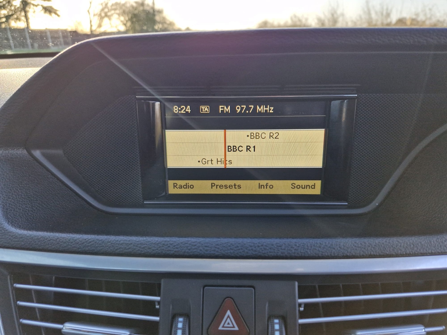 Used Mercedes-Benz E Class 2010 for sale - 77608108: Photo 17