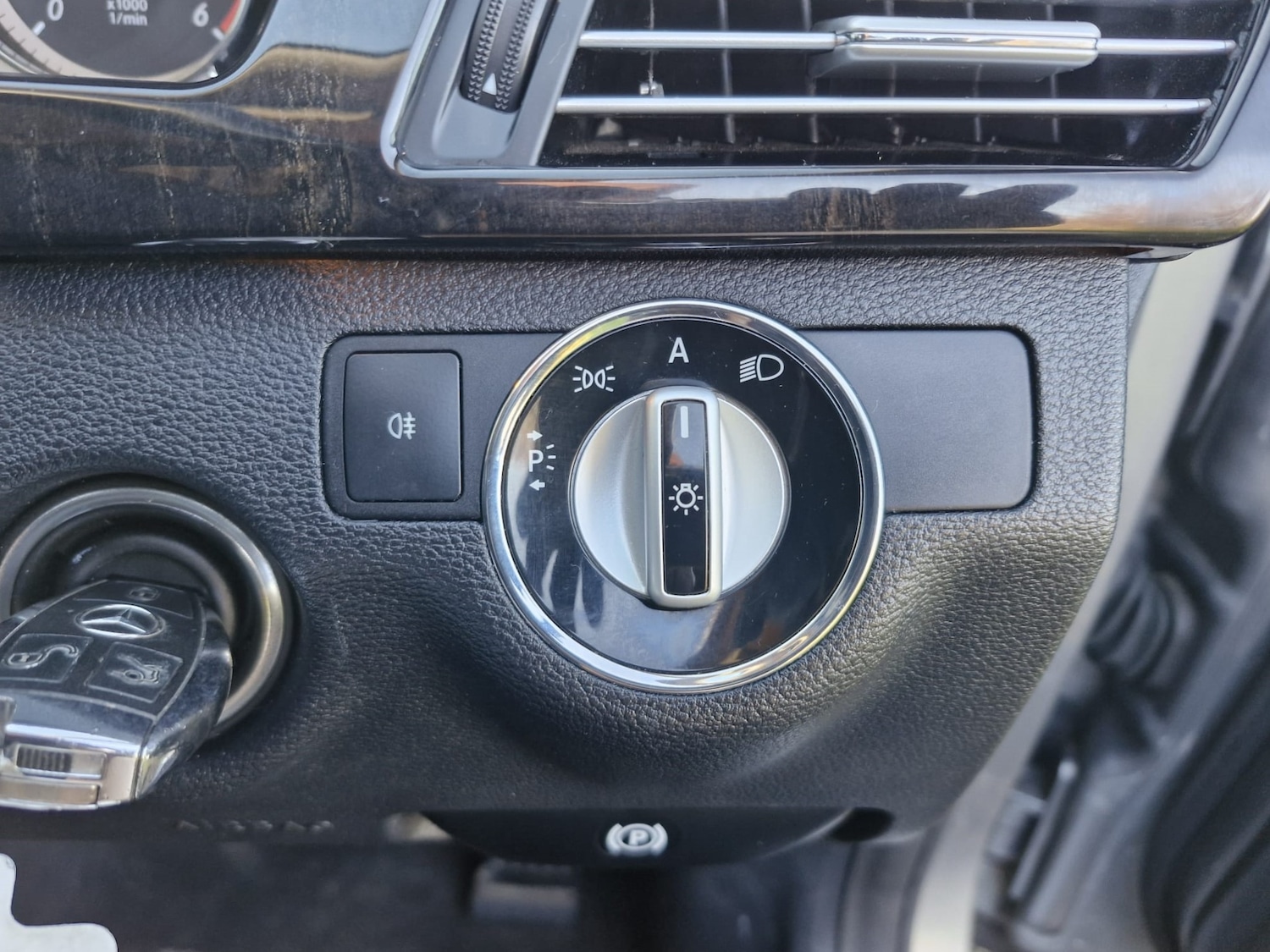 Used Mercedes-Benz E Class 2010 for sale - 77608108: Photo 23