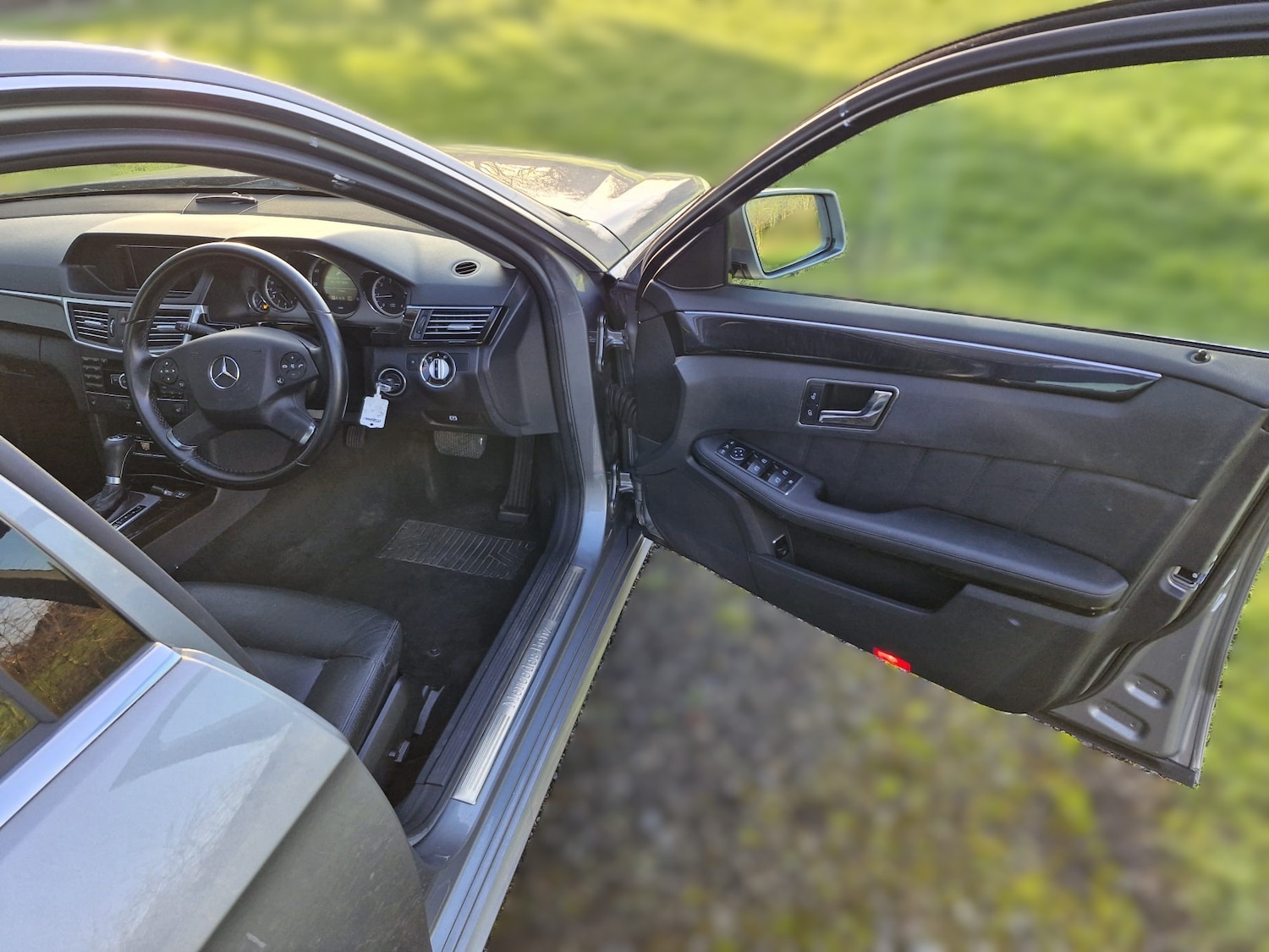 Used Mercedes-Benz E Class 2010 for sale - 77608108: Photo 9