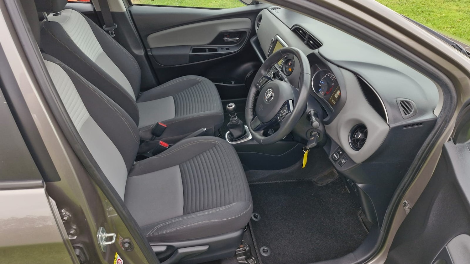 Used Toyota Yaris 2017 for sale - 76449846: Photo 11