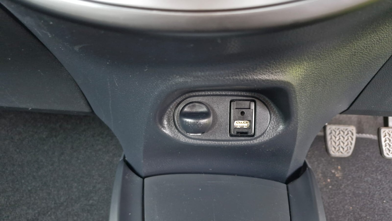 Used Toyota Yaris 2017 for sale - 76449846: Photo 23