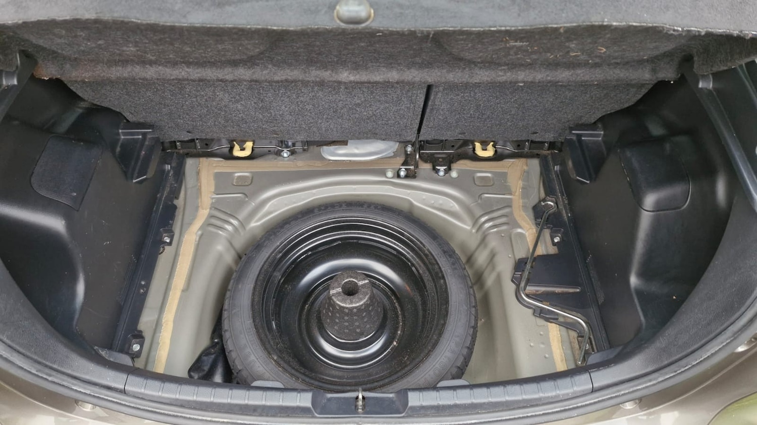 Used Toyota Yaris 2017 for sale - 76449846: Photo 8