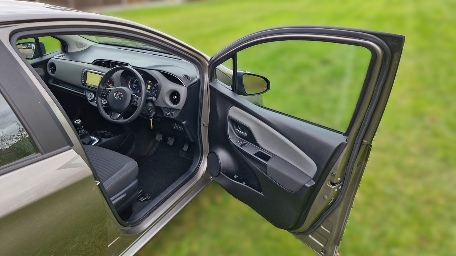 Used Toyota Yaris 2017 for sale - 76449846: Photo 9