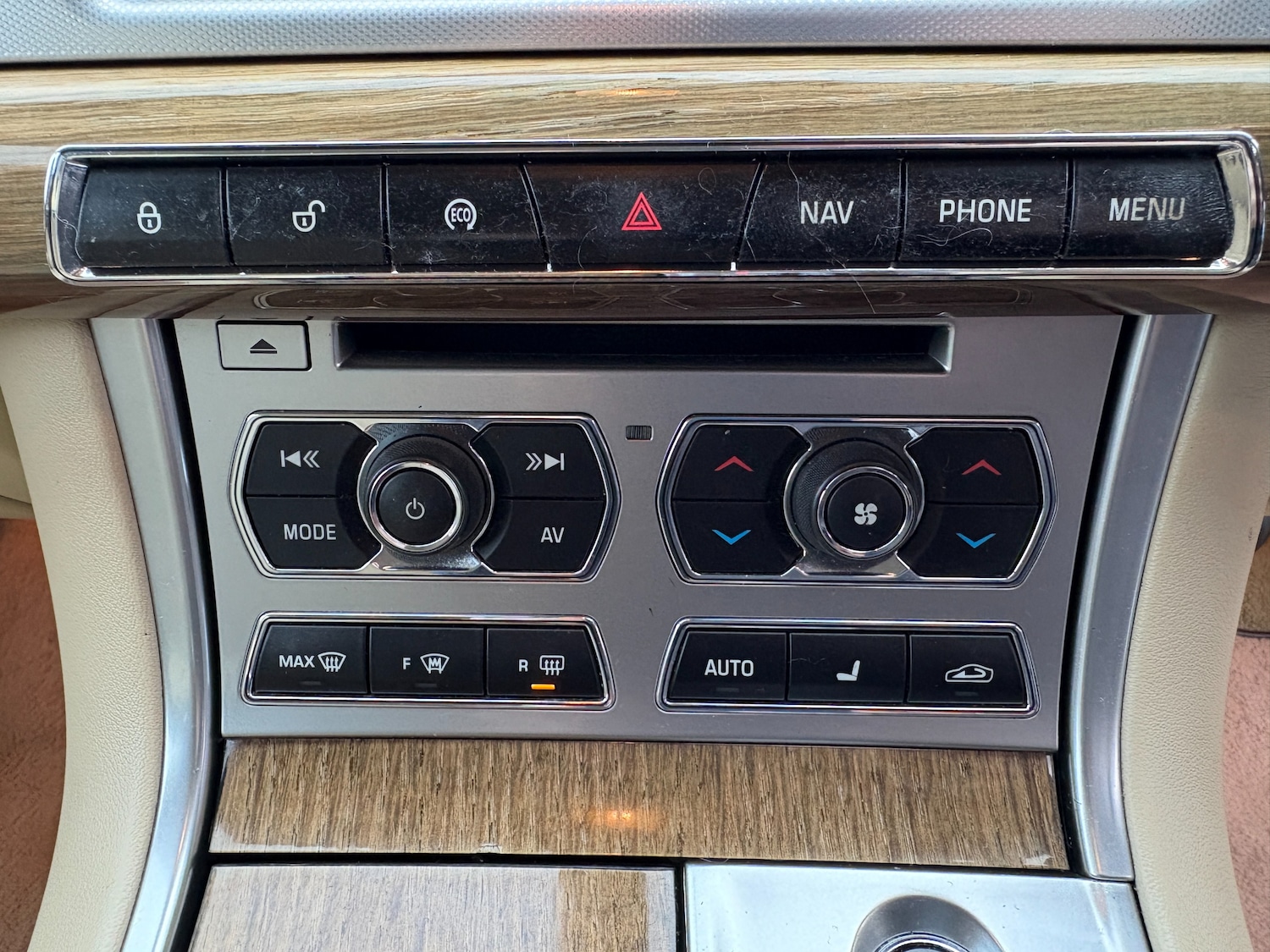 Used Jaguar XF 2012 for sale - 76334624: Photo 20