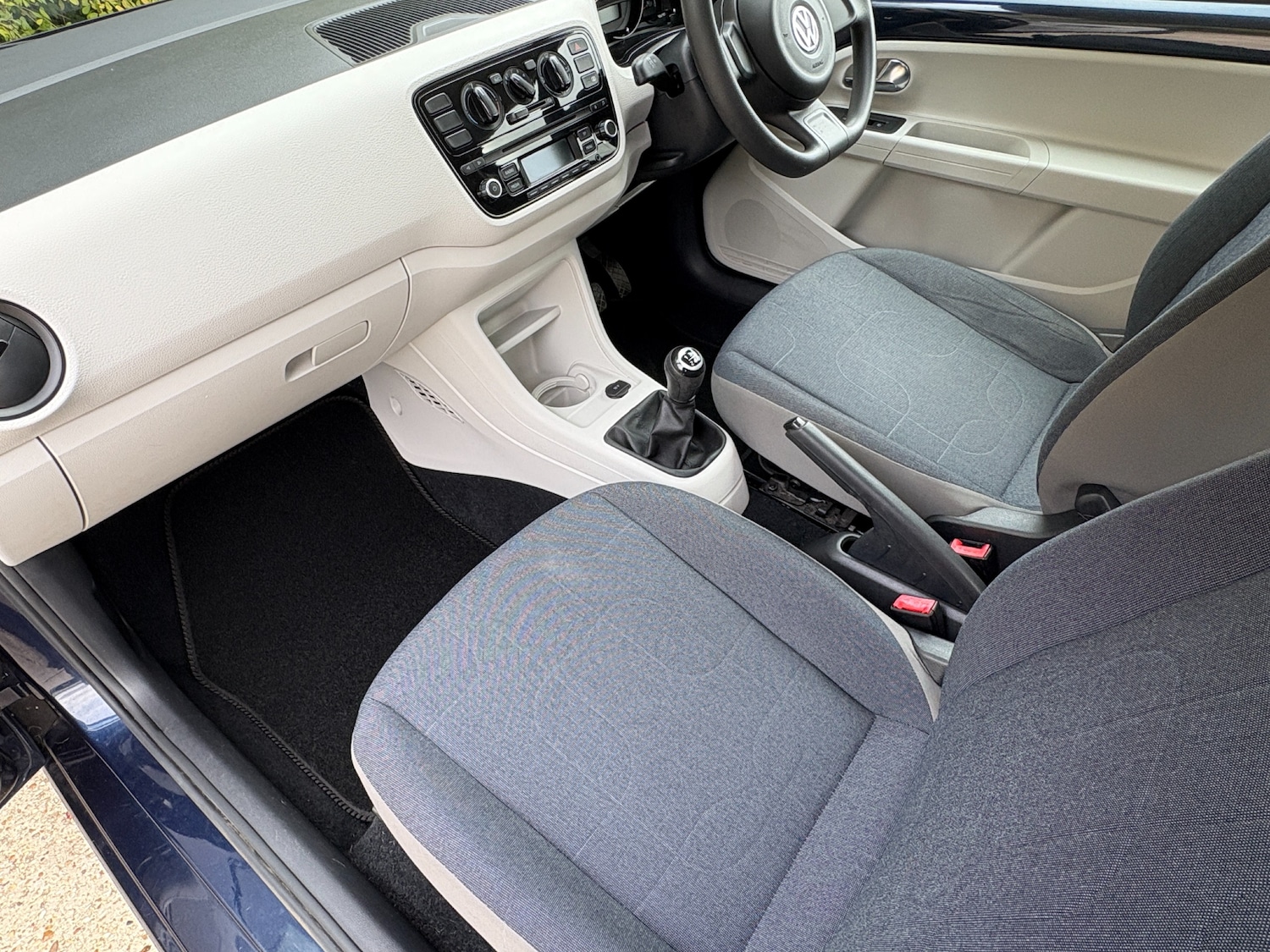 Used Volkswagen up! 2013 for sale - 76224977: Photo 18