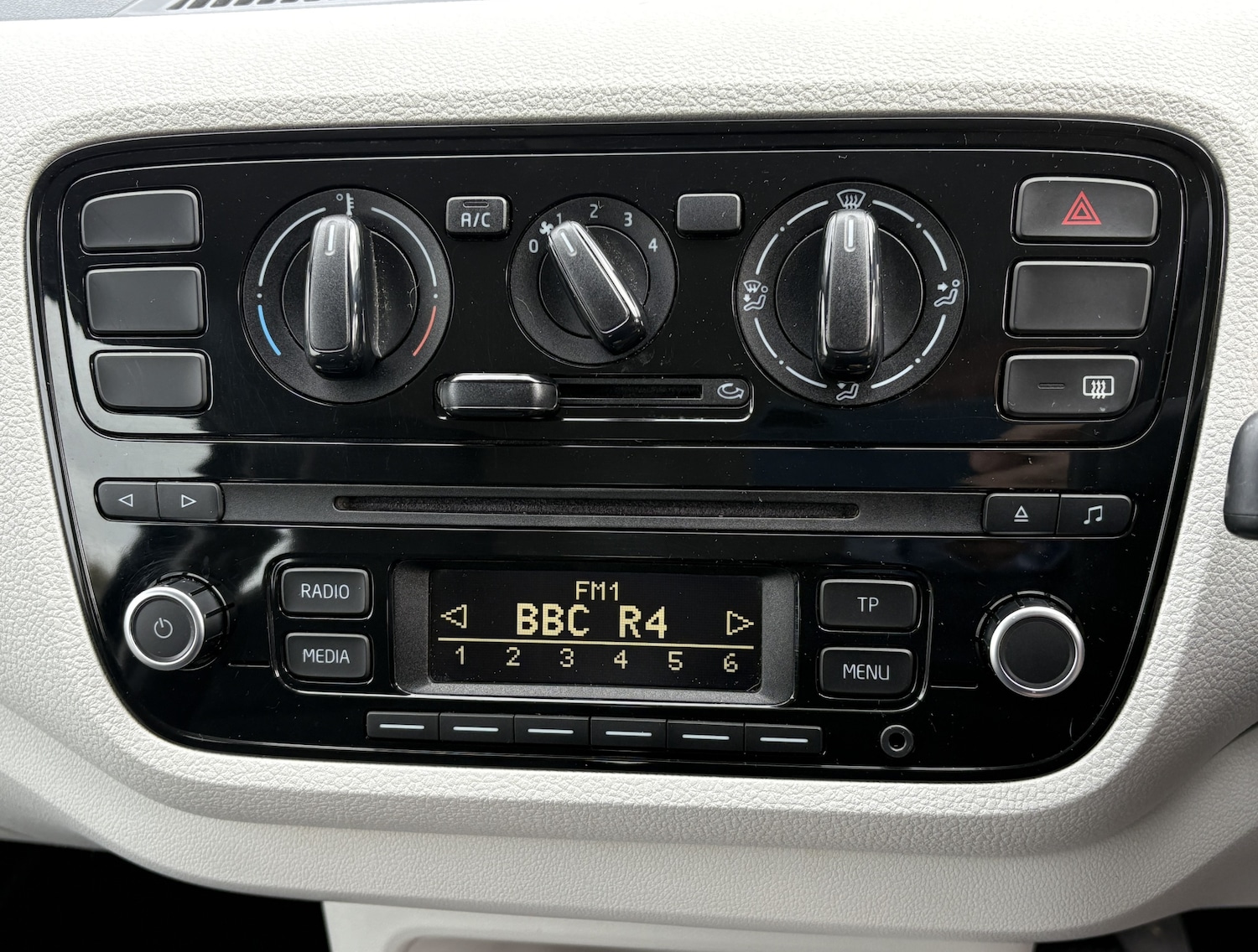 Used Volkswagen up! 2013 for sale - 76224977: Photo 28