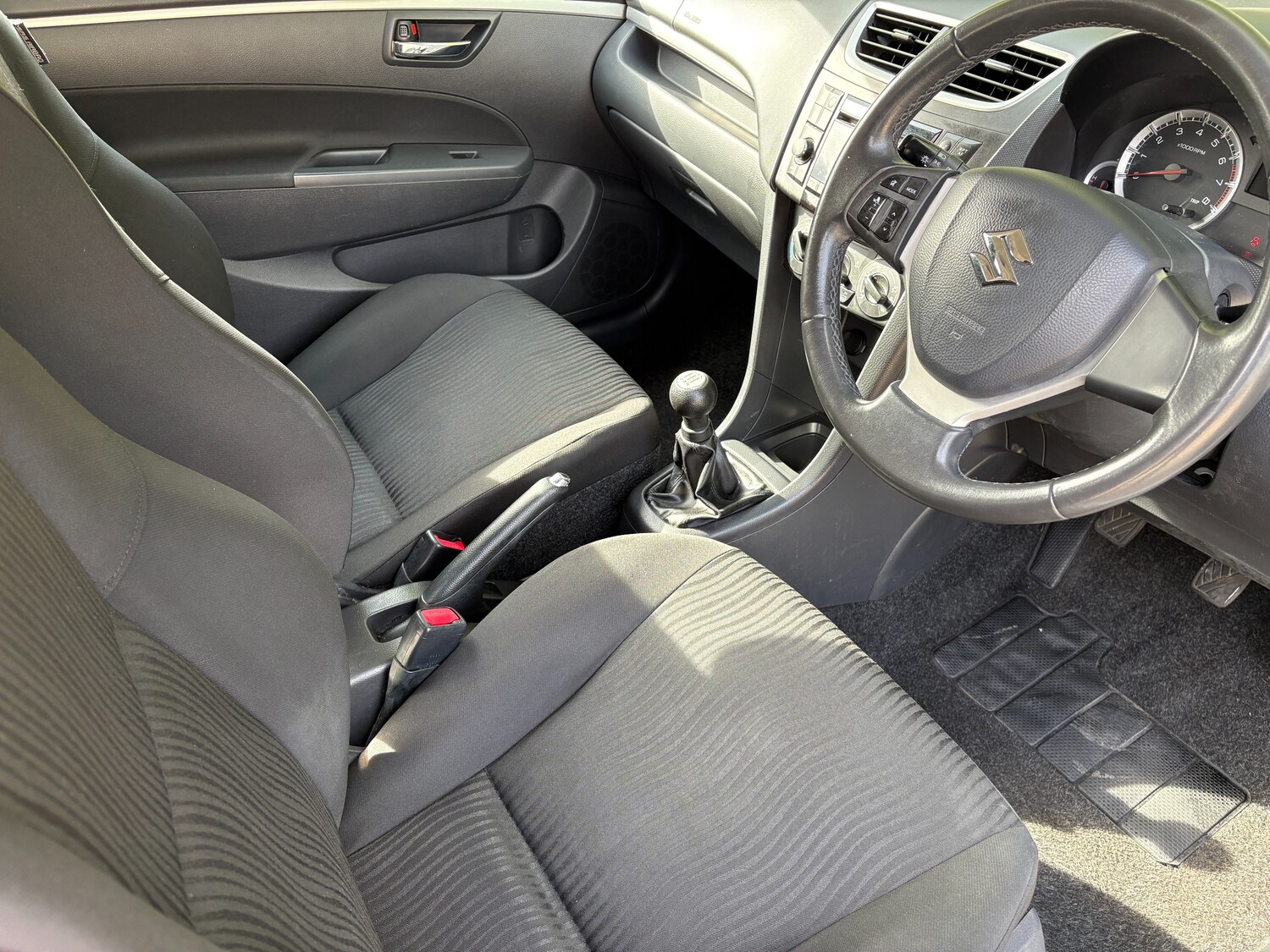 Used Suzuki Swift 2011 for sale - 78210576: Photo 12