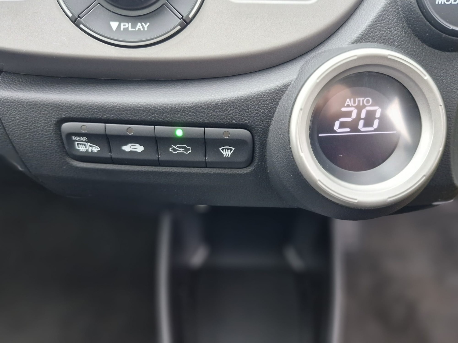 Used Honda Jazz 2009 for sale - 77408857: Photo 25