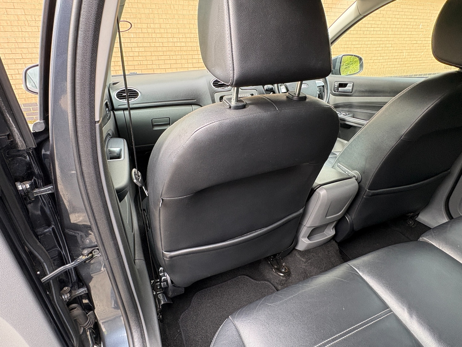 Used Ford Focus 2010 for sale - 78039468: Photo 32