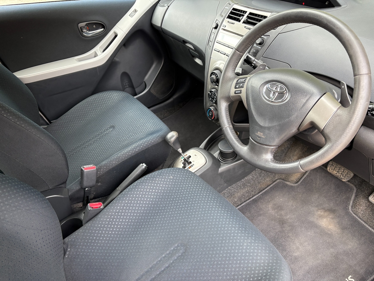 Used Toyota Yaris 2010 for sale - 78201561: Photo 12