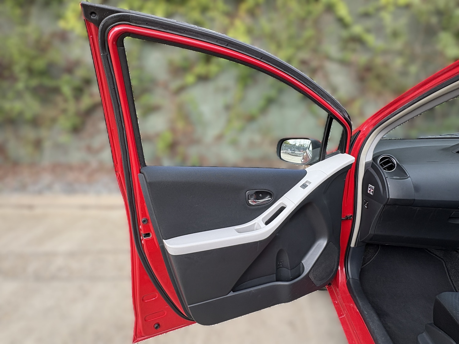 Used Toyota Yaris 2010 for sale - 78201561: Photo 13