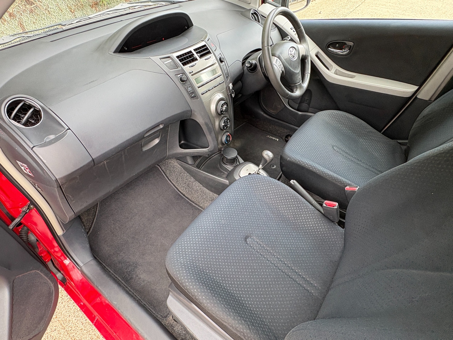 Used Toyota Yaris 2010 for sale - 78201561: Photo 15