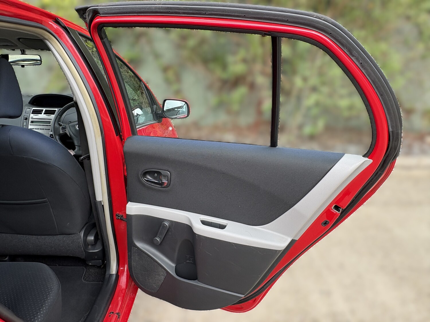 Used Toyota Yaris 2010 for sale - 78201561: Photo 27