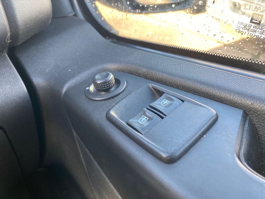 Used Vauxhall Vivaro 2015 for sale - 77200007: Photo 17