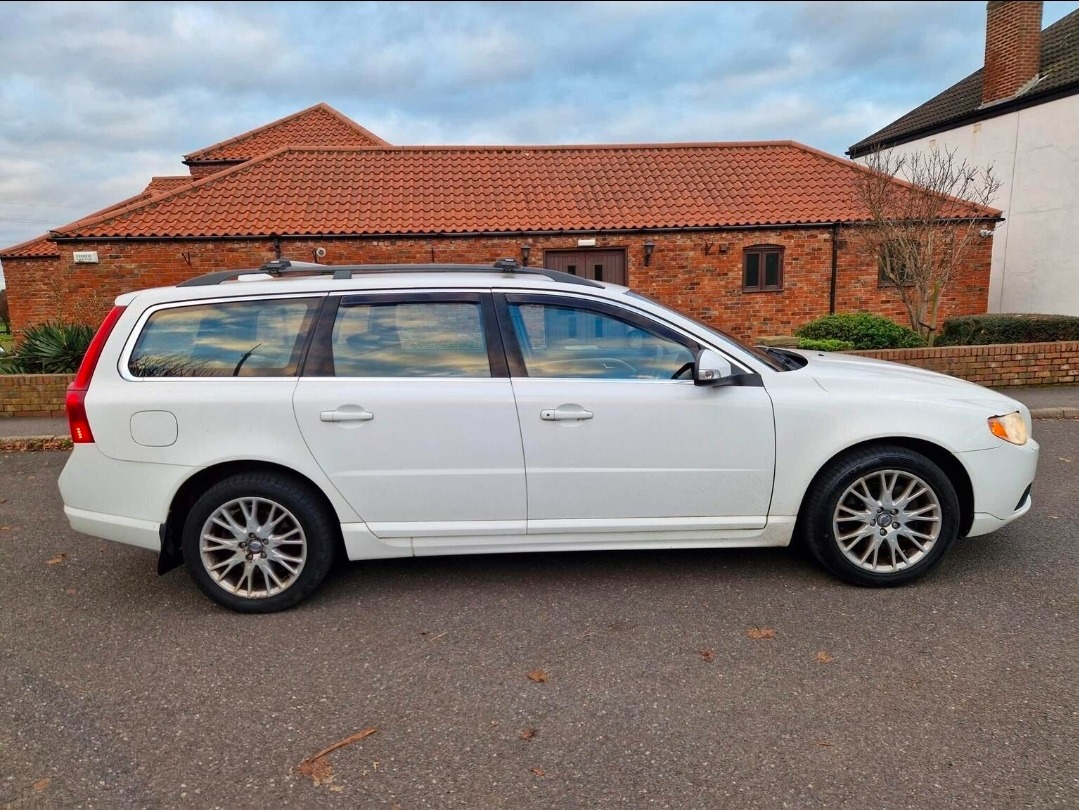 Used Volvo V70 2009 for sale - 77087363: Photo 4