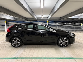 Used Volvo V40 2016 for sale - 78750412: Photo