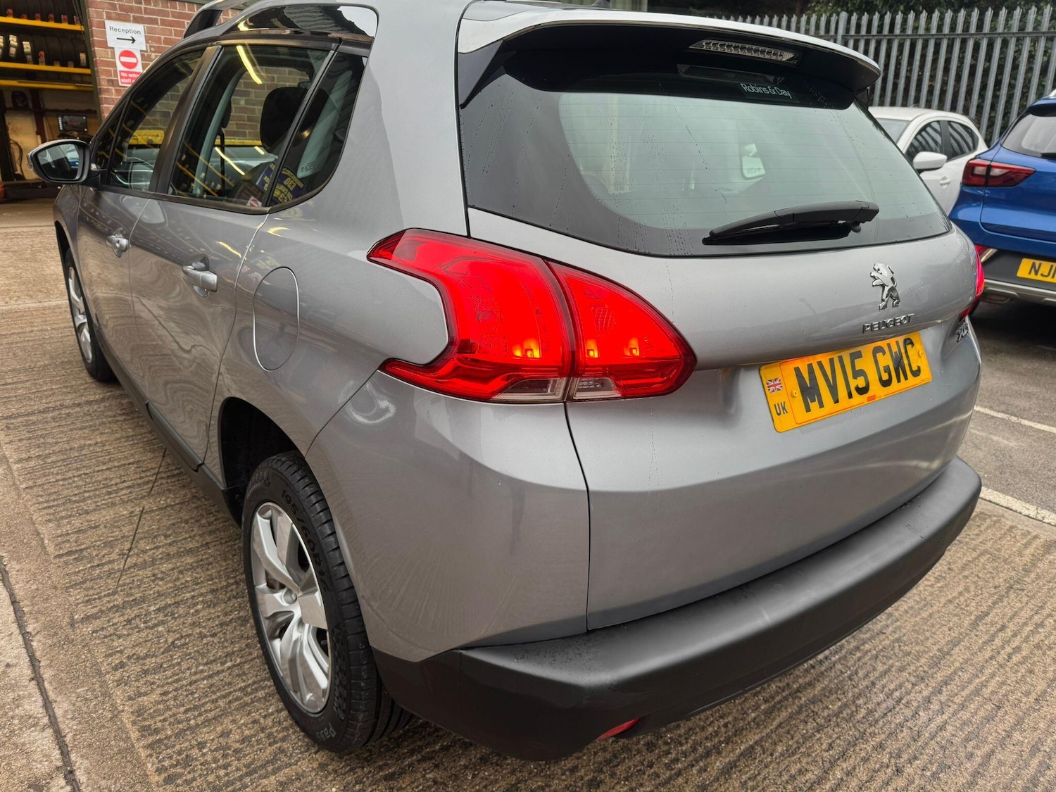 Used Peugeot 2008 2015 for sale - 78170120: Photo 3