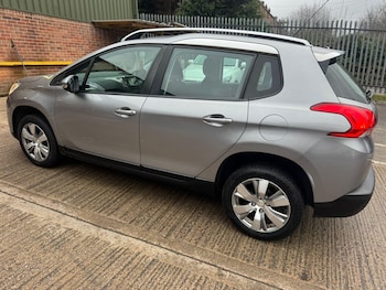 Used Peugeot 2008 2015 for sale - 78170120: Photo