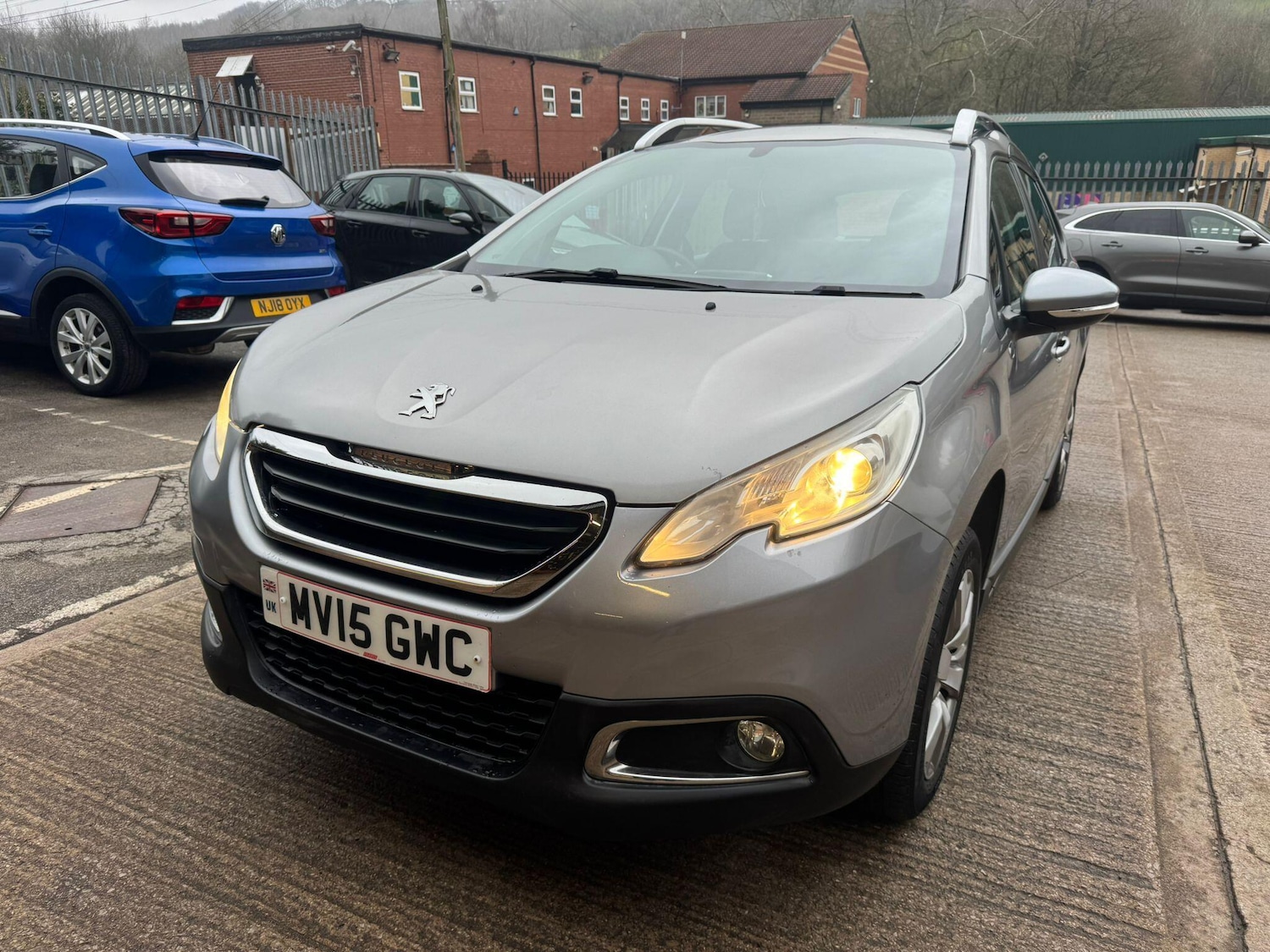 Used Peugeot 2008 2015 for sale - 78170120: Photo 5