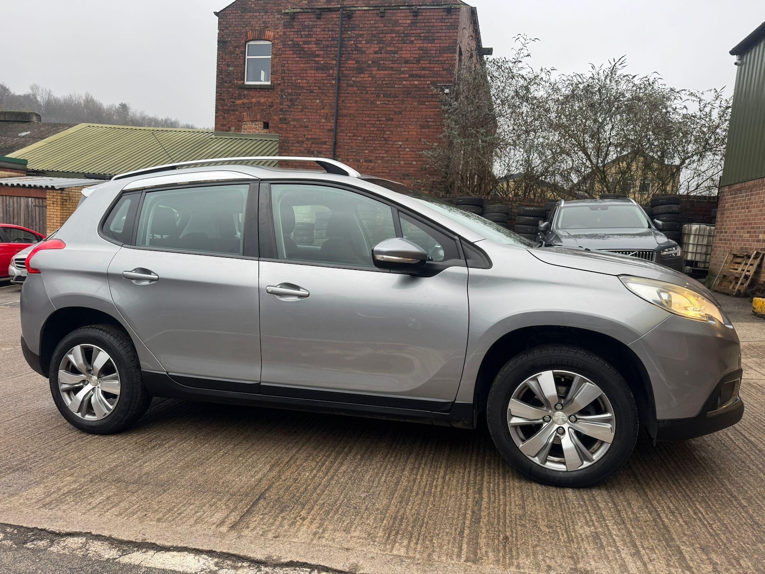 Used Peugeot 2008 2015 for sale - 78170120: Photo 6