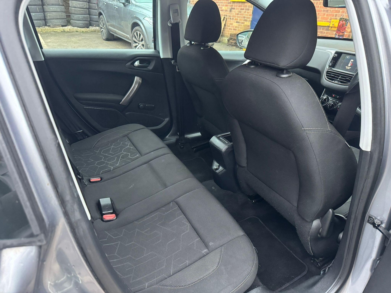 Used Peugeot 2008 2015 for sale - 78170120: Photo 7