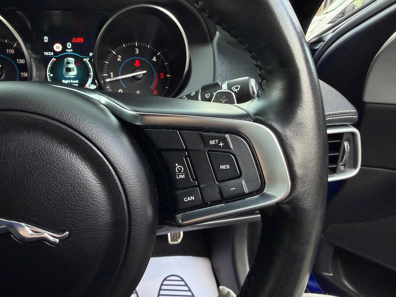 Used Jaguar XE 2019 for sale - 78171078: Photo 23