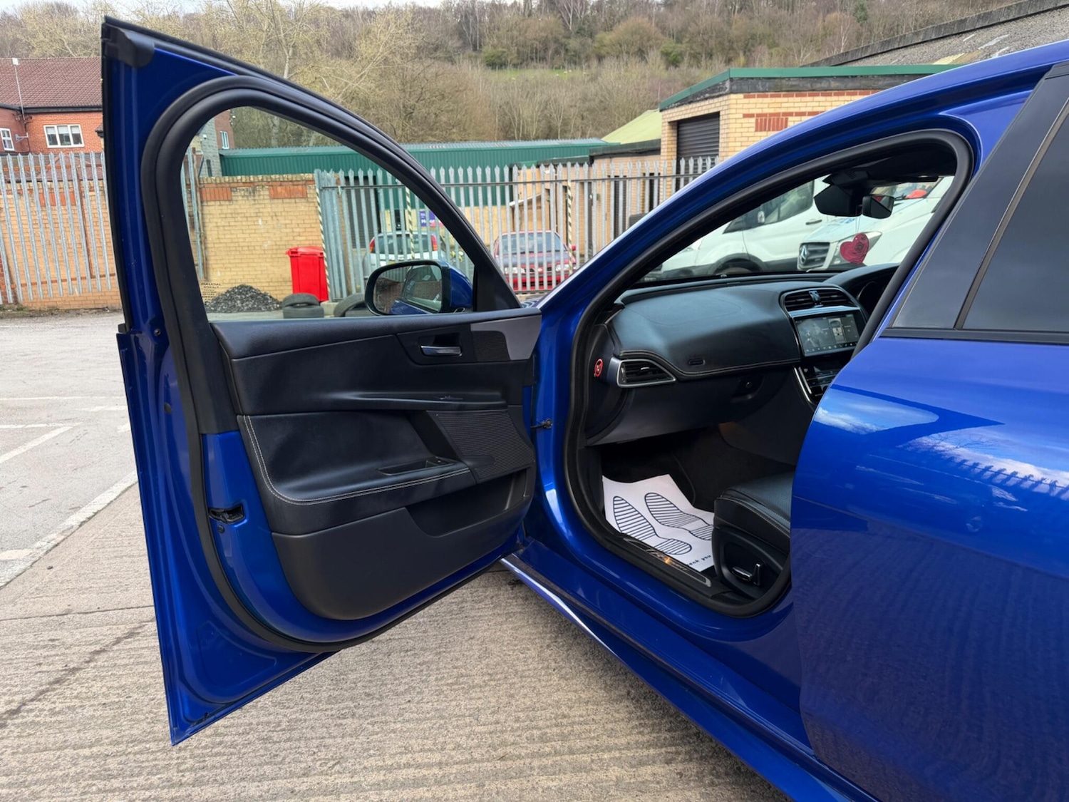 Used Jaguar XE 2019 for sale - 78171078: Photo 32