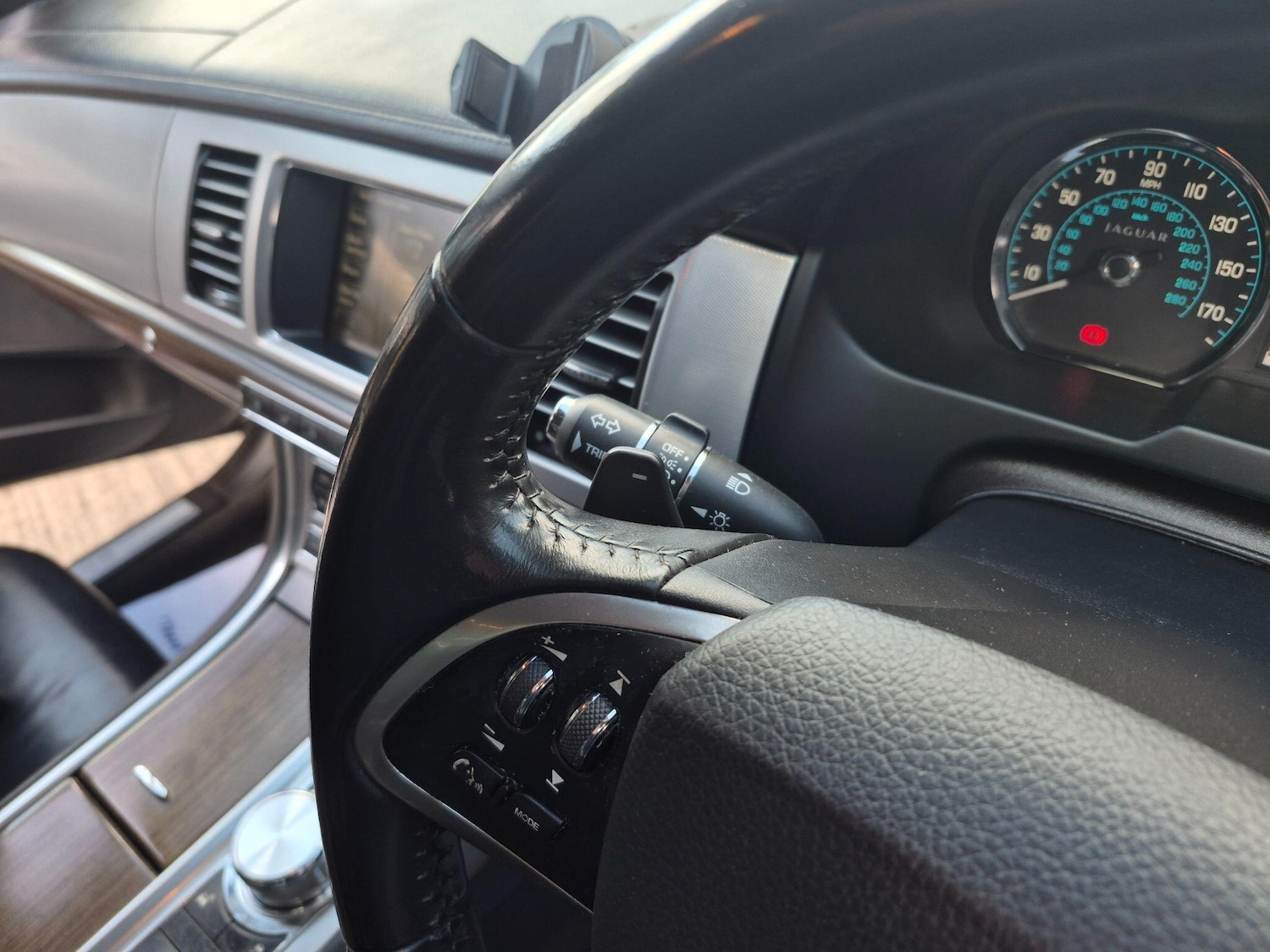 Used Jaguar XF 2012 for sale - 78170378: Photo 45