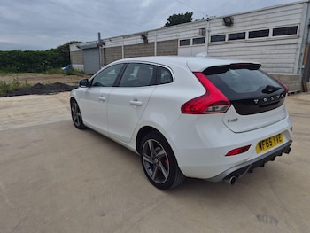Used Volvo V40 2015 for sale - 78934216: Photo