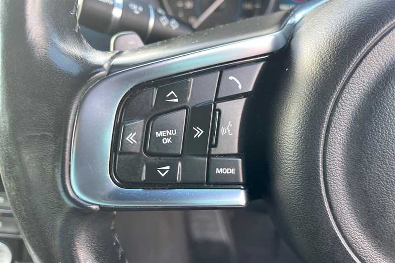 Used Jaguar XE 2016 for sale - 77843120: Photo 21