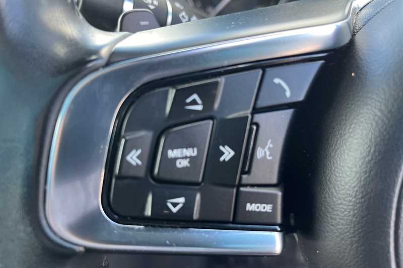 Used Jaguar XE 2016 for sale - 78050704: Photo 21