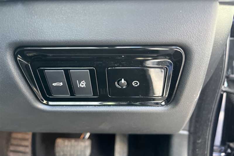 Used Jaguar XE 2016 for sale - 78050704: Photo 36