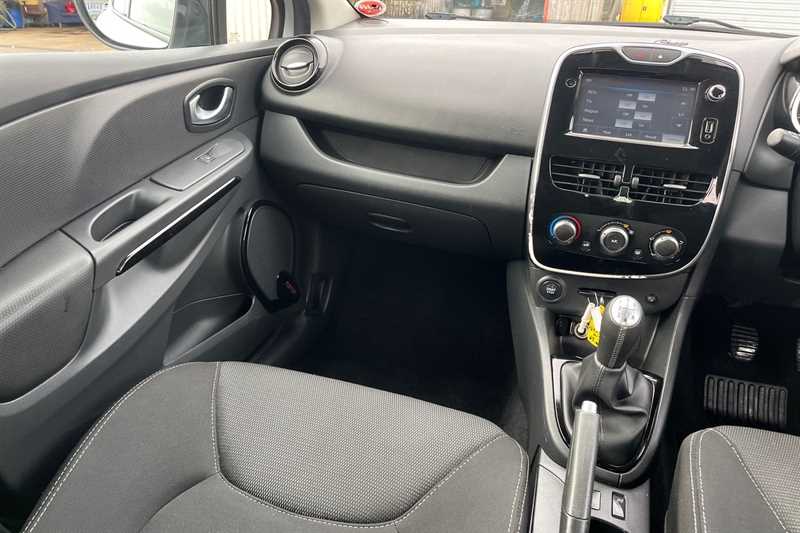 Used Renault Clio 2015 for sale - 77900315: Photo 14