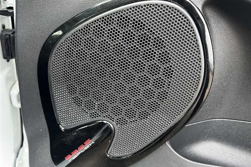 Used Renault Clio 2015 for sale - 77900315: Photo 27