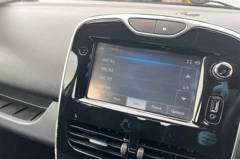 Used Renault Clio 2015 for sale - 77944929: Photo 17