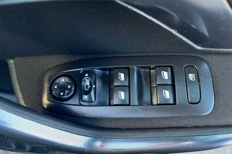 Used Peugeot 2008 for sale - 76705877: Photo 16