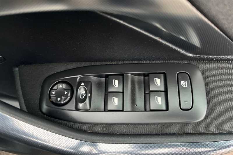 Used Peugeot 2008 2016 for sale - 76733554: Photo 16