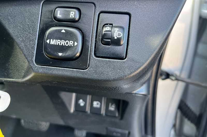 Used Toyota Yaris 2017 for sale - 78217665: Photo 36