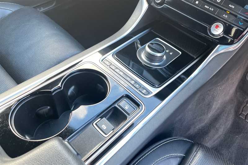 Used Jaguar XE 2016 for sale - 77554420: Photo 37