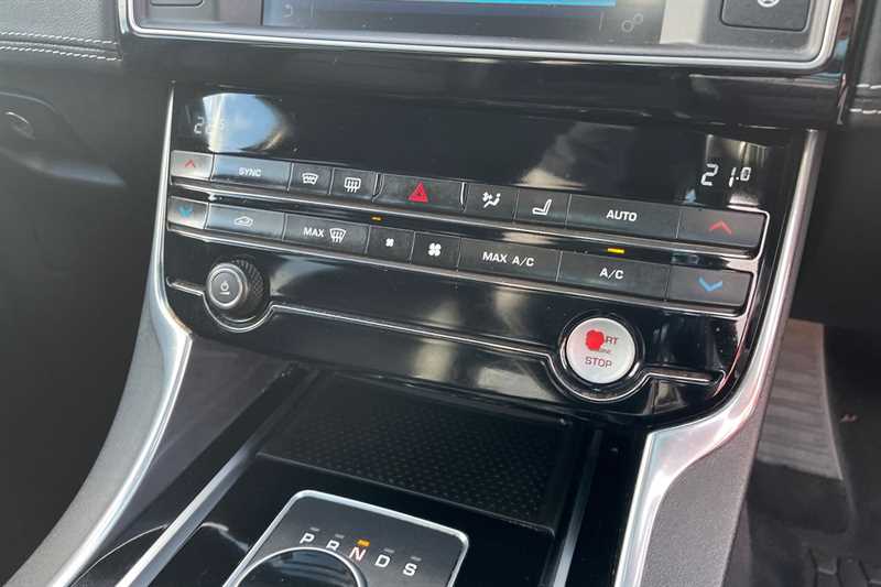 Used Jaguar XE 2016 for sale - 77800320: Photo 15